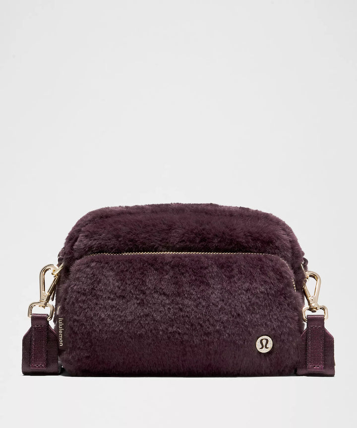 Lululemon Everywhere Crossbody Bag 2L *Plush Fleece